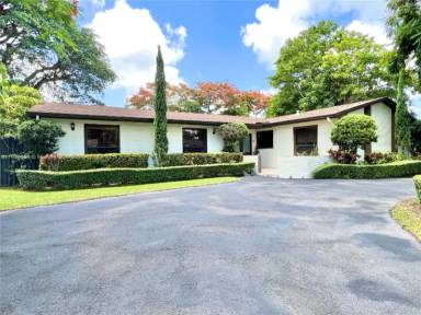 Main picture of 7704 SW 139th Ct