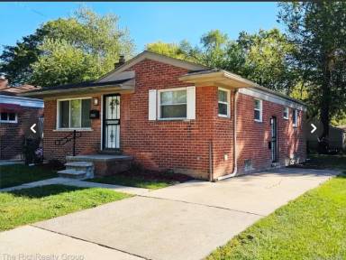 Main picture of 28951 Hazelwood St