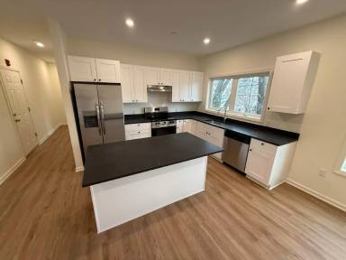 Main picture of 35 W Main St
