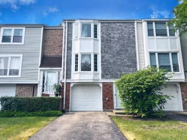 Main picture of 1949 Governors Ln