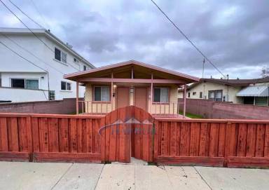 Main picture of 782-786 W 18 782 St