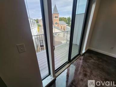 Main picture of 10 Front St