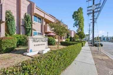 Main picture of 22833 Vanowen St