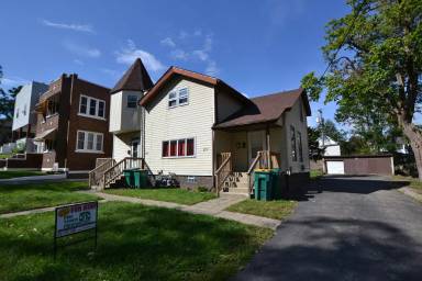 Main picture of 215 N Broadway St