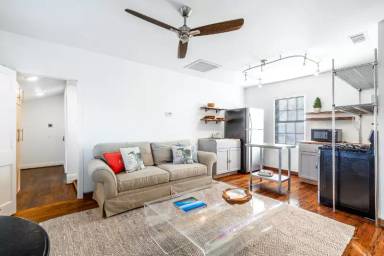 Main picture of 222 N Rosemont Ave