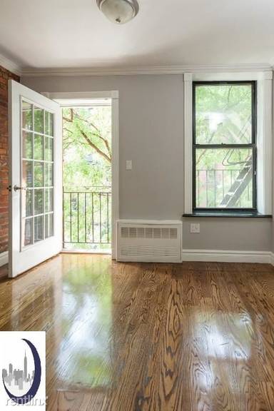 Main picture of 521 E 5th St