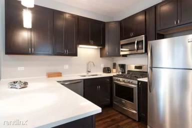 Main picture of 2048 N Damen Ave