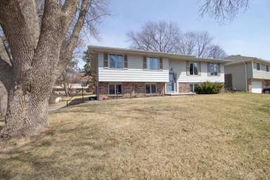 Main picture of 15134 Farnam Cir