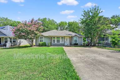 Main picture of 1219 W Elm St