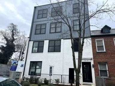 Main picture of 1019 17th Pl NE