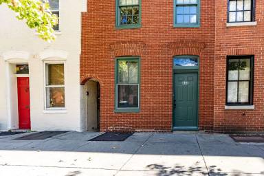 Main picture of 833 S Bond St