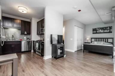 Main picture of 92 W Hubbard St