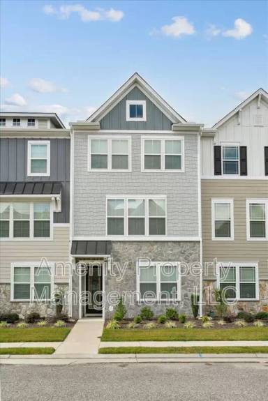 Main picture of 121 Daybeacon St