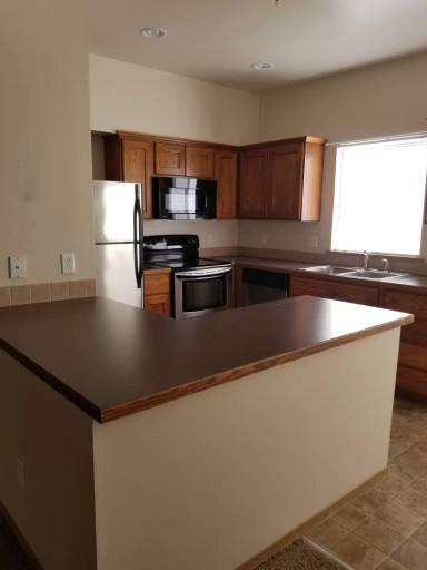 Main picture of 916 N Bluffwood Ln