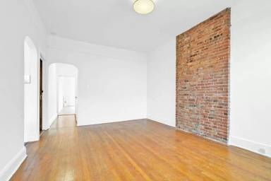 Main picture of 214 8th Ave