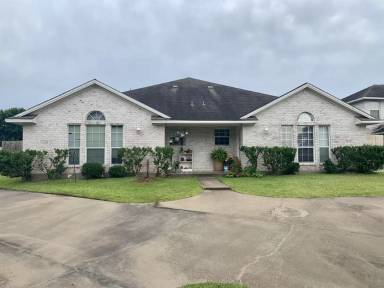 Main picture of 1008 Willow Pond Ct