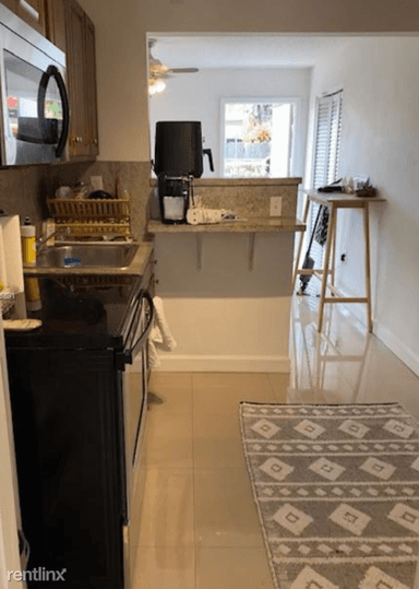 Main picture of 3126 SW 1st Ave