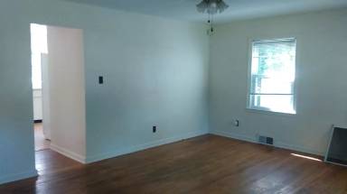 Main picture of 1043 S Mitchell St