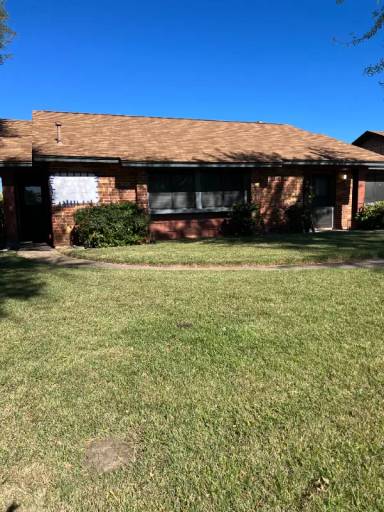 Main picture of 1402 W Braker Ln