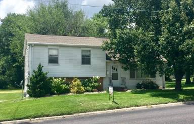 Main picture of 15 Pershing Rd