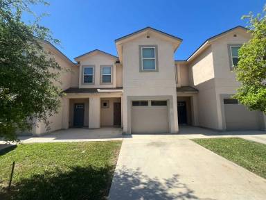 Main picture of 6531 Marcel Way