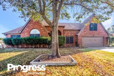 Main picture of 1874 Oak Springs Dr