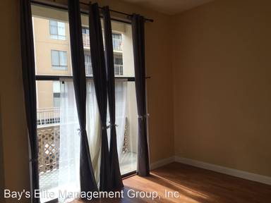 Main picture of 320 N Civic Dr