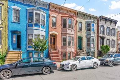 Main picture of 179 Elk St