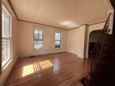 Main picture of 418 E Main St