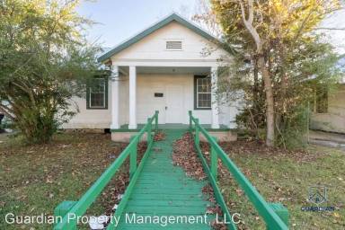 Main picture of 409 Hoke St
