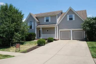 Main picture of 605 SE Shiloh Dr