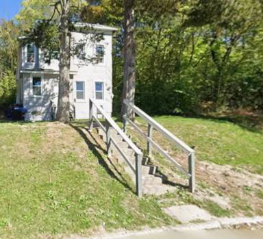 Main picture of 320 Spring St