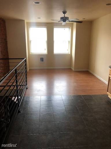 Main picture of 3271 Joyce St