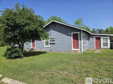Main picture of 807 Cresthill Rd
