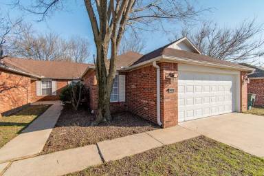 Main picture of 1920 N Pine Valley Dr