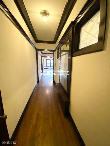 Main picture of 2418 N Sawyer Ave