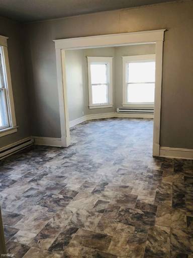 Main picture of 1821 Broadway