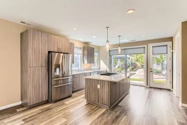 Main picture of 5715 N Michigan Ave