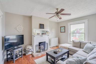 Main picture of 2301 Hudson Ave
