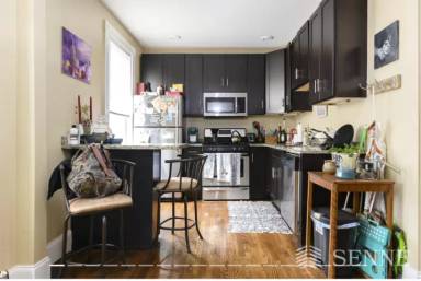 Main picture of 402 Centre St