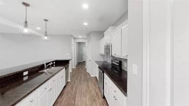 Main picture of 401 Kate Ln