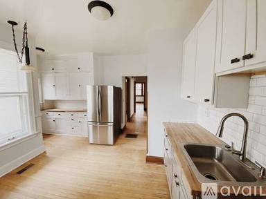 Main picture of 1006 Lowry Ave NE