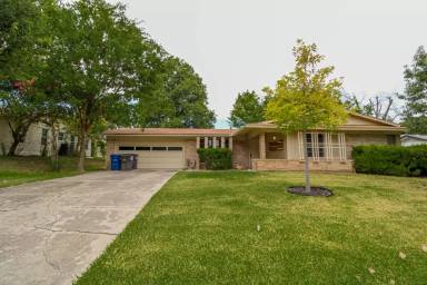 Main picture of 611 Coronet St