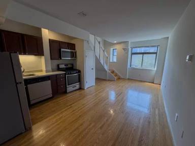 Main picture of 319 S 10th St