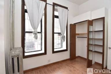 Main picture of 8 W 119th St
