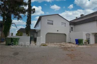 Main picture of 2221 9th St SE