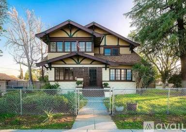 Main picture of 327 W J St