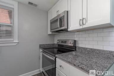 Main picture of 5590 Pershing Ave