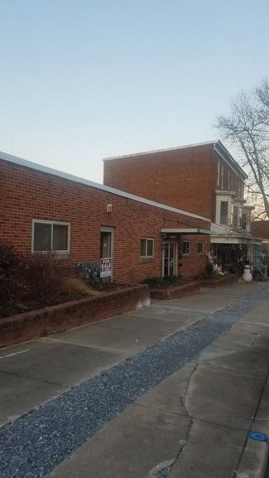 Main picture of 1321 W Poplar St