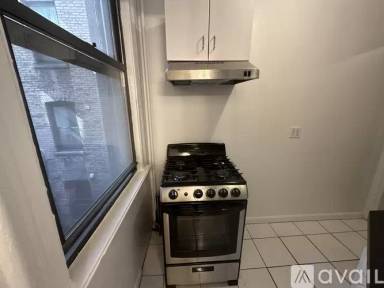 Main picture of 224 E 70th St
